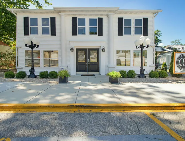 The Commercial Hotel hotel detail image 1