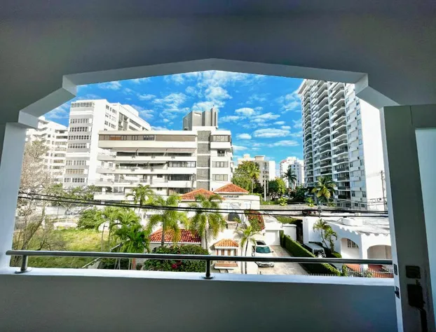 Breathtaking 3-Br Beachside Apt hotel detail image 1