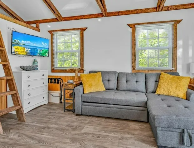 Aqua Lodges at Key Colony hotel detail image 2