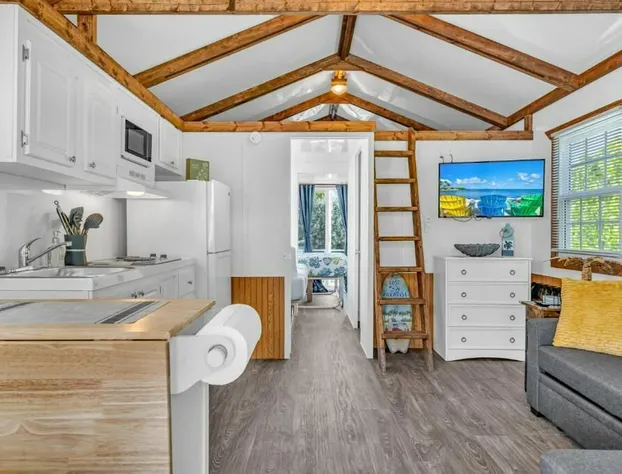 Aqua Lodges at Key Colony hotel detail image 3