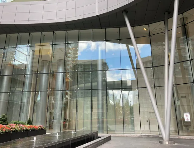 12 York by CN tower hotel detail image 3