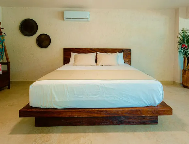 Corrales Bay Resort hotel detail image 2