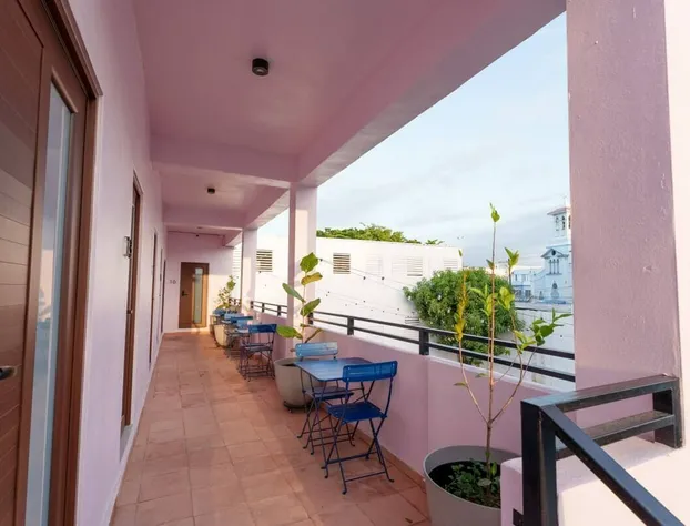 Room 1 - Stylish Accessible Suite hotel detail image 3