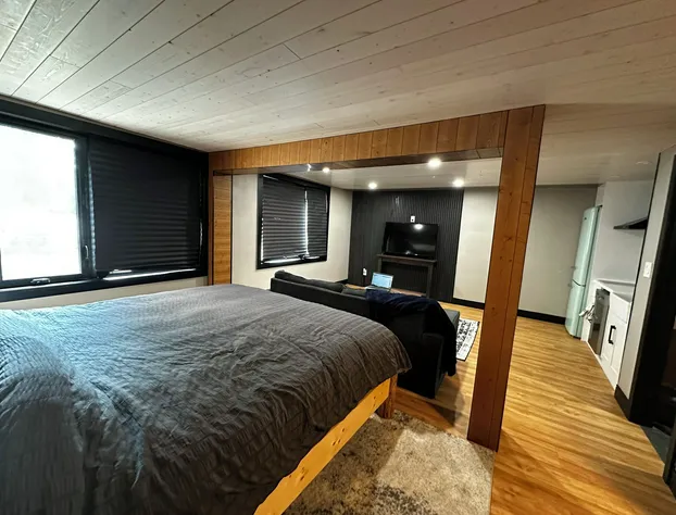 Beamsville Rustic Modern Suites hotel detail image 1