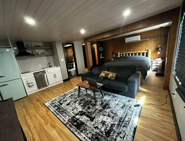 Beamsville Rustic Modern Suites hotel detail image 3