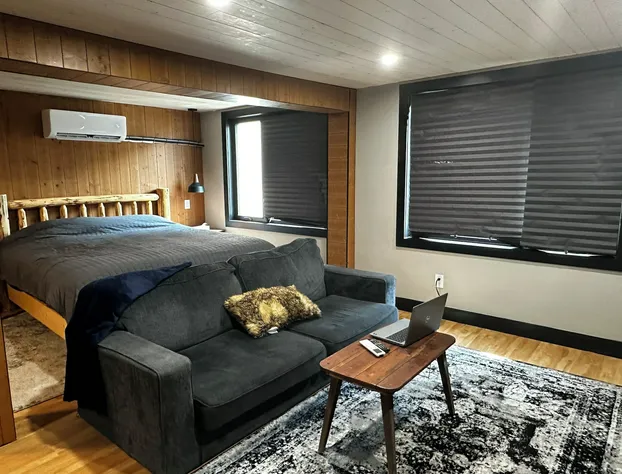 Beamsville Rustic Modern Suites hotel detail image 4