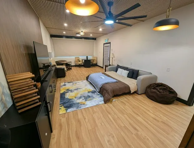 Beamsville Rustic Modern Suites hotel detail image 3