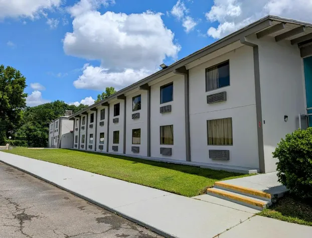 Forsyth Inn & Suites hotel detail image 1