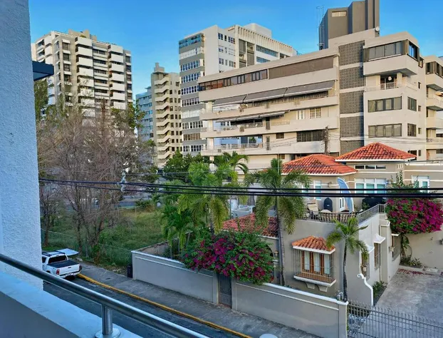 Breathtaking 2-Br Beachside Apartment hotel detail image 3