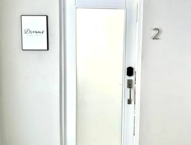 Luxurious Beachside 3-Br Apt hotel detail image 3