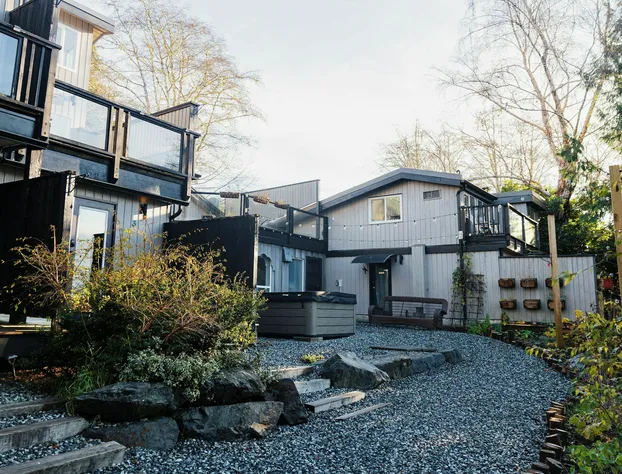 Secluded Oceanfront - Upstairs hotel detail image 1