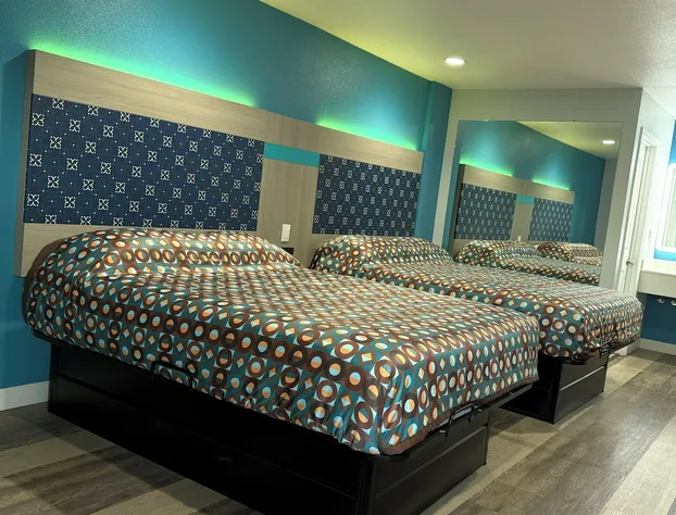 Royale Inn Motel hotel detail image 3