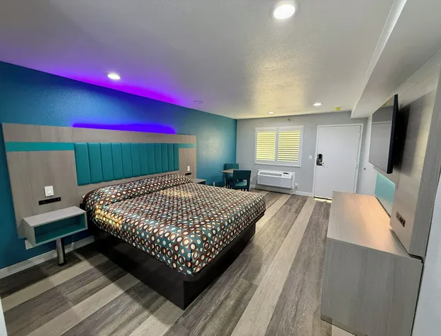 Royale Inn Motel hotel detail image 4