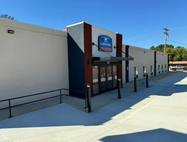 Lakeside Inn & Suites hotel detail image 1