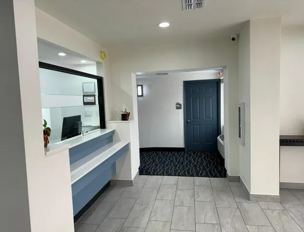 Lakeside Inn & Suites hotel detail image 4