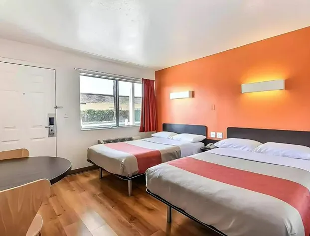 Super 8 By Wyndham San Jose hotel detail image 2