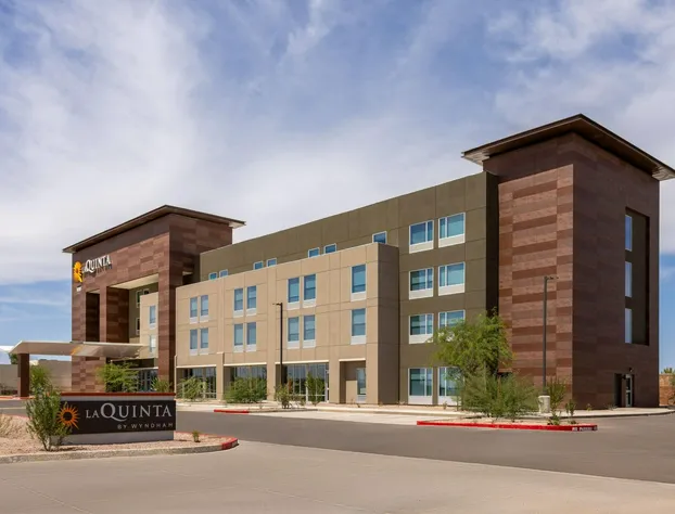 La Quinta Inn & Suites by Wyndham Phoenix West / Glendale hotel detail image 2