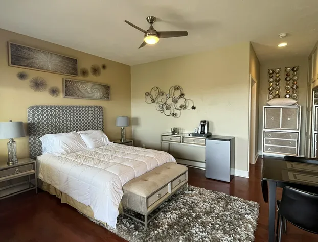 The Guesthouse at The Lonely Oak hotel detail image 4