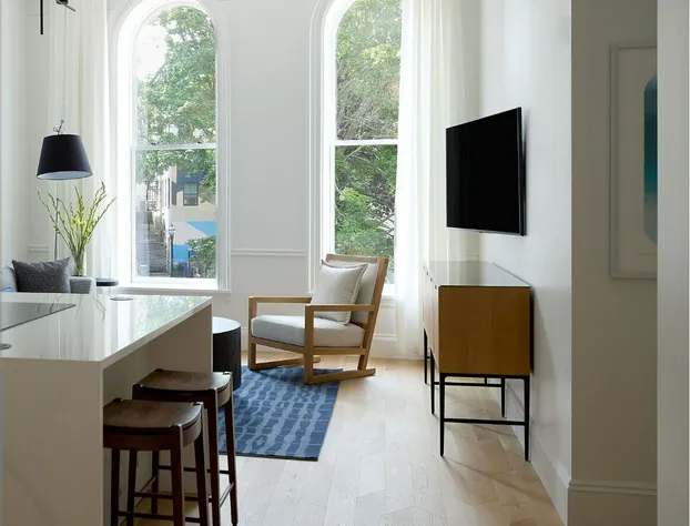 The Docent's Collection at 178 Middle Street hotel detail image 2