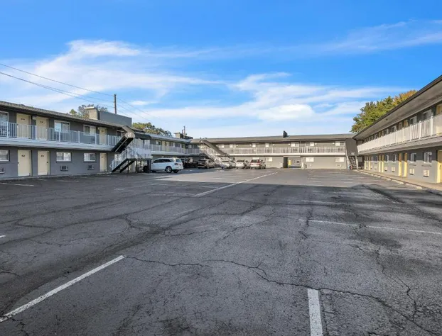 Bentley motel hotel detail image 4