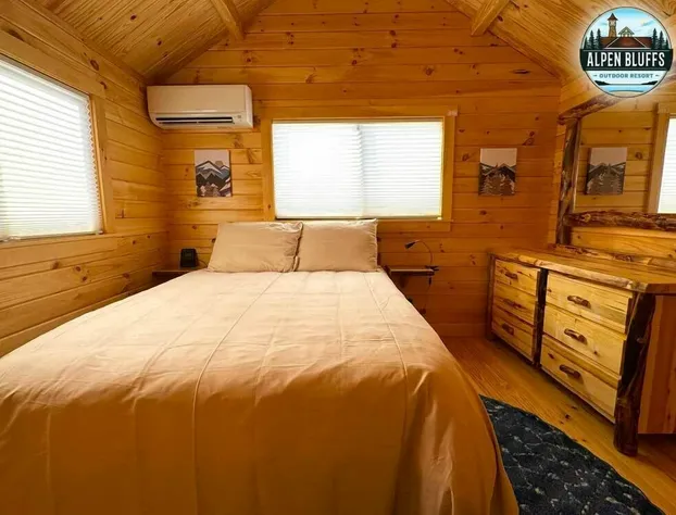 Alpen Bluffs Outdoor Resort hotel detail image 4