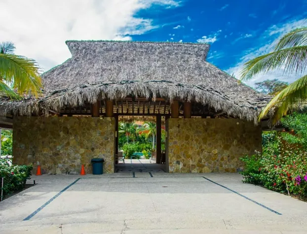 Casa Puerto Bahía Ocean View Pool and gym hotel detail image 1