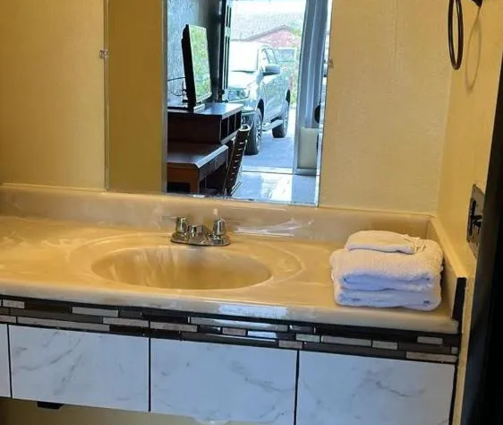 Budget Inn hotel detail image 4