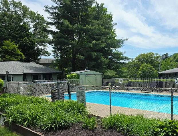 Adirondack Sunrise Motel and Cabins hotel detail image 1