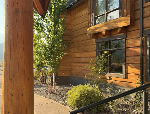 Lodge and Lantern hotel detail image 2