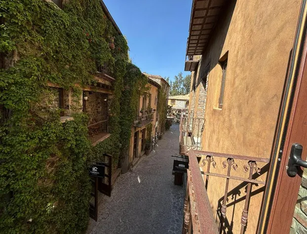 Castello di Carlo - Suite Carlo IV hotel detail image 3