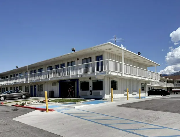 Super 8 by Wyndham Woods Cross/Salt Lake City North hotel detail image 3