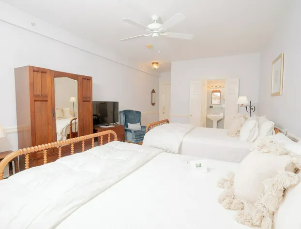 Historic General Lewis Inn hotel detail image 4