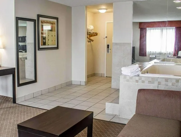 Howard Johnson by Wyndham Columbus State Fairgrounds I-71 hotel detail image 3