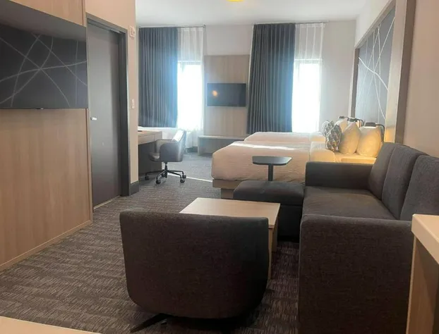 La Quinta Inn & Suites By Wyndham Kelowna Bc hotel detail image 3