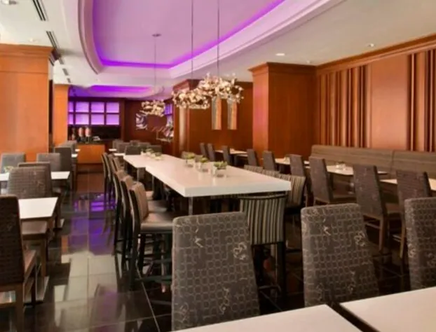 Lux Lakeview Suite CNTower Free Parking hotel detail image 1