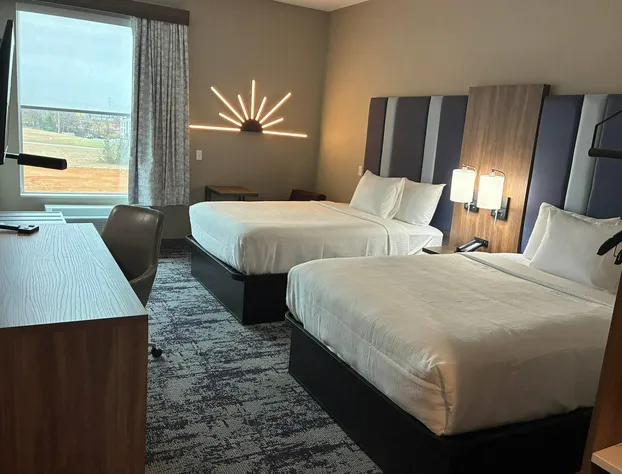 La Quinta Inn & Suites by Wyndham Athens I-65 hotel detail image 4