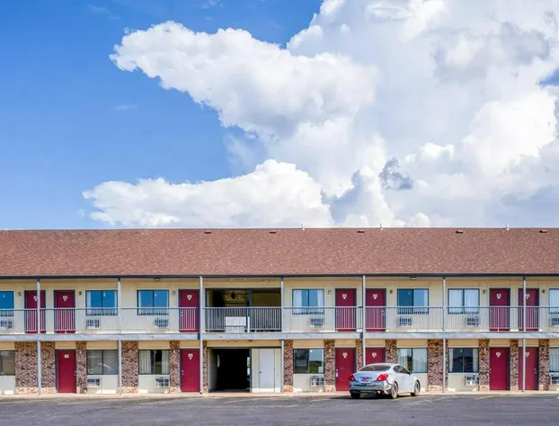 Capital O Aurora Inn Monett US 60 hotel detail image 2