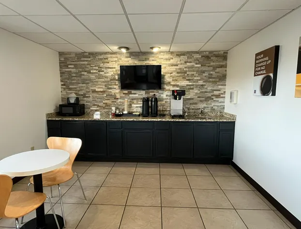 Studio 6 Suites Urbana, IL hotel detail image 2