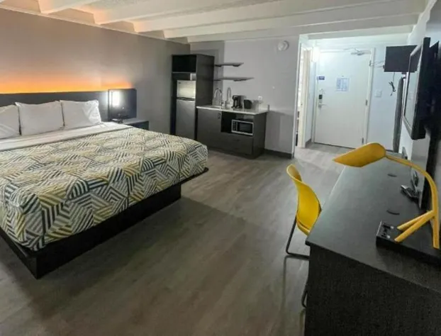 Studio 6 Rockford, IL – RFD Airport hotel detail image 1