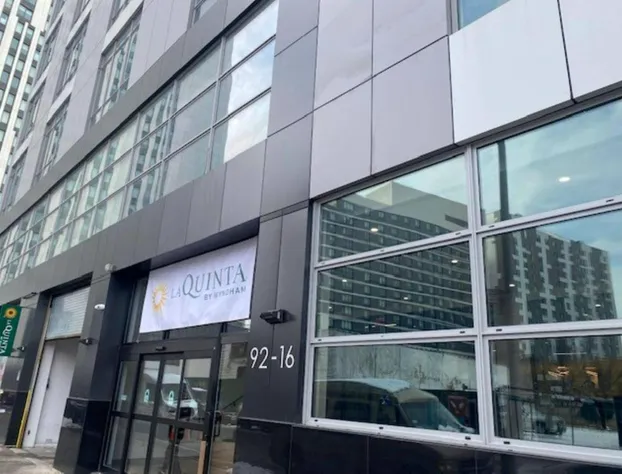 La Quinta Inn & Suites By Wyndham Jamaica Nyc/Jfk Airtrain hotel detail image 1