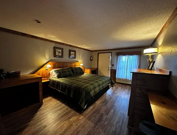 Three Bear Lodge hotel detail image 3