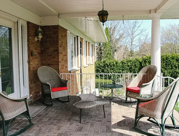 The Brentwood Waterfront Retreat hotel detail image 1