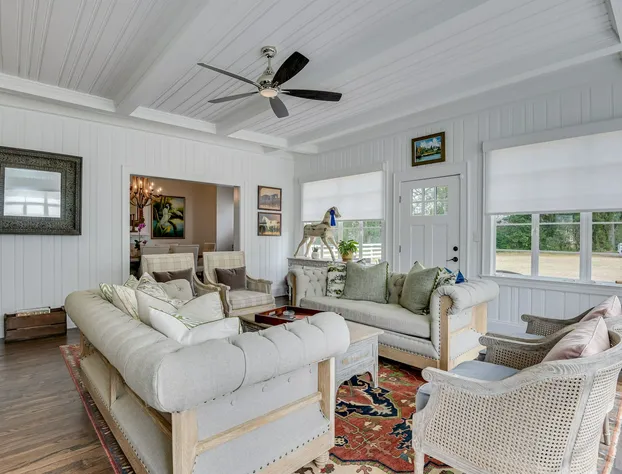 Burrell and Flynn's Farm hotel detail image 2