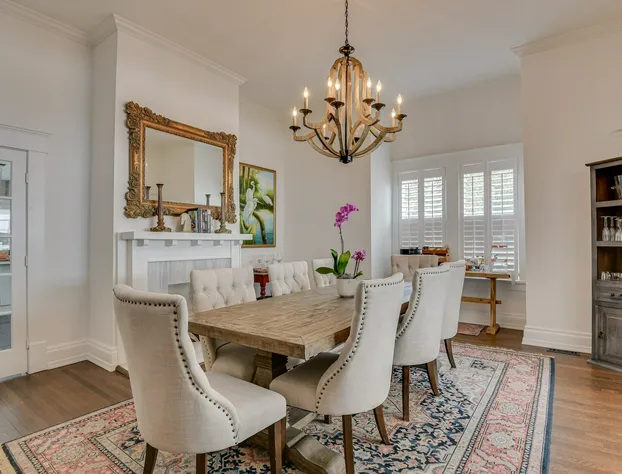 Burrell and Flynn's Farm hotel detail image 3