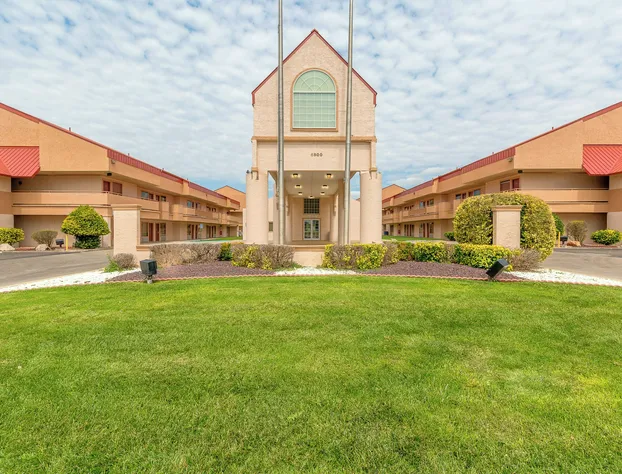 HomeTowne Studios by Red Roof Amarillo West hotel detail image 1