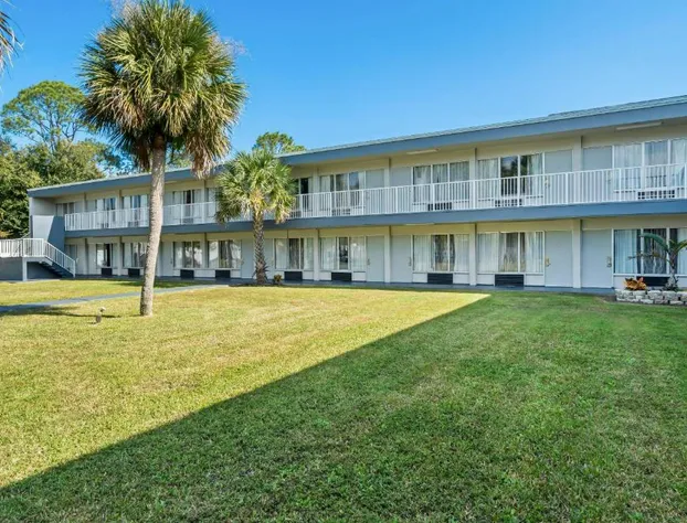 Suburban Studios Daytona Beach - Speedway hotel detail image 1