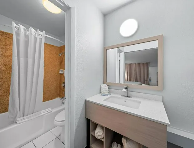 Suburban Studios Daytona Beach - Speedway hotel detail image 3