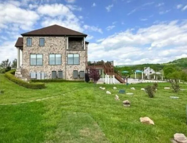 The Inn at Grass Roots Hill hotel detail image 3