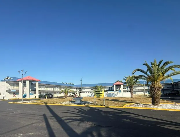 Englewood Inn & Suites hotel detail image 1