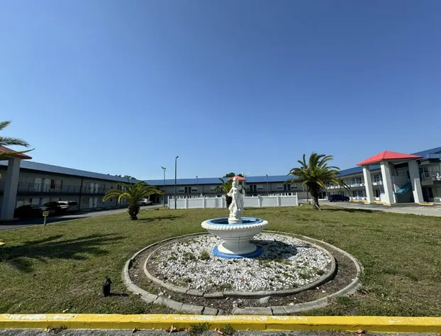 Englewood Inn & Suites hotel detail image 2